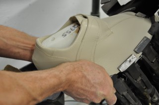 Montage / Attaching the upper to the last